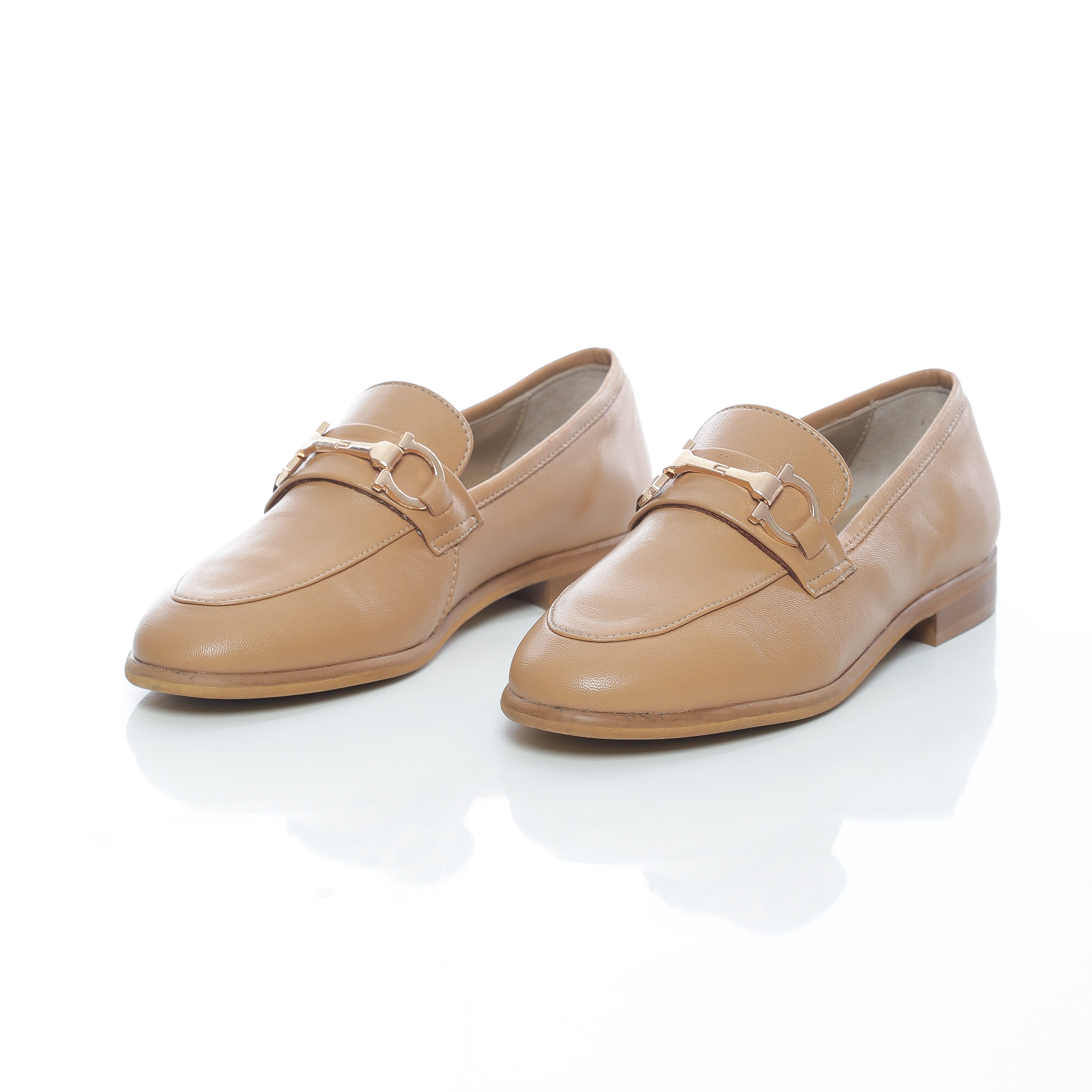 Simplicité : Derbies avec accessoire décoratif pour femmes