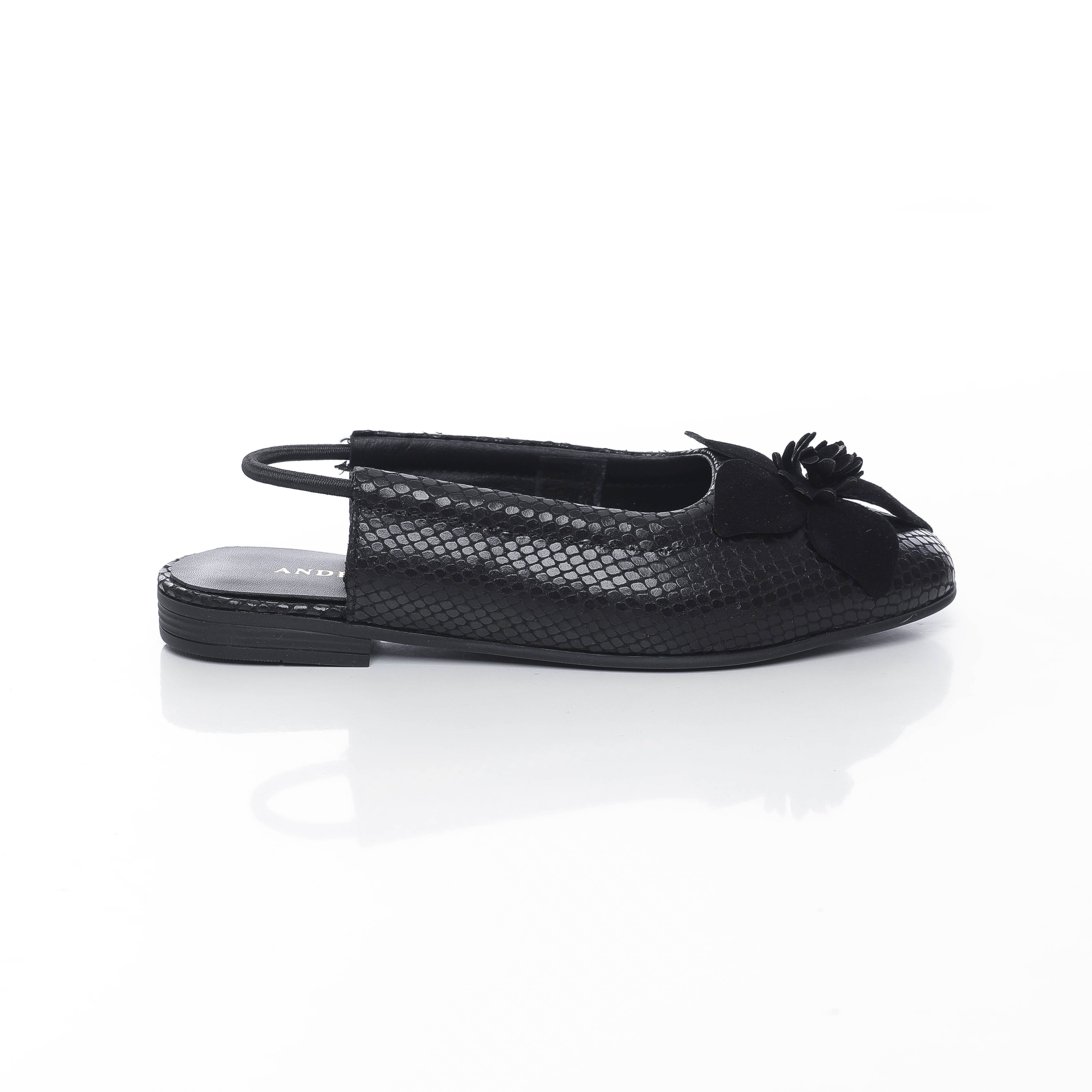 ballerines en cuir souple avec détail floral