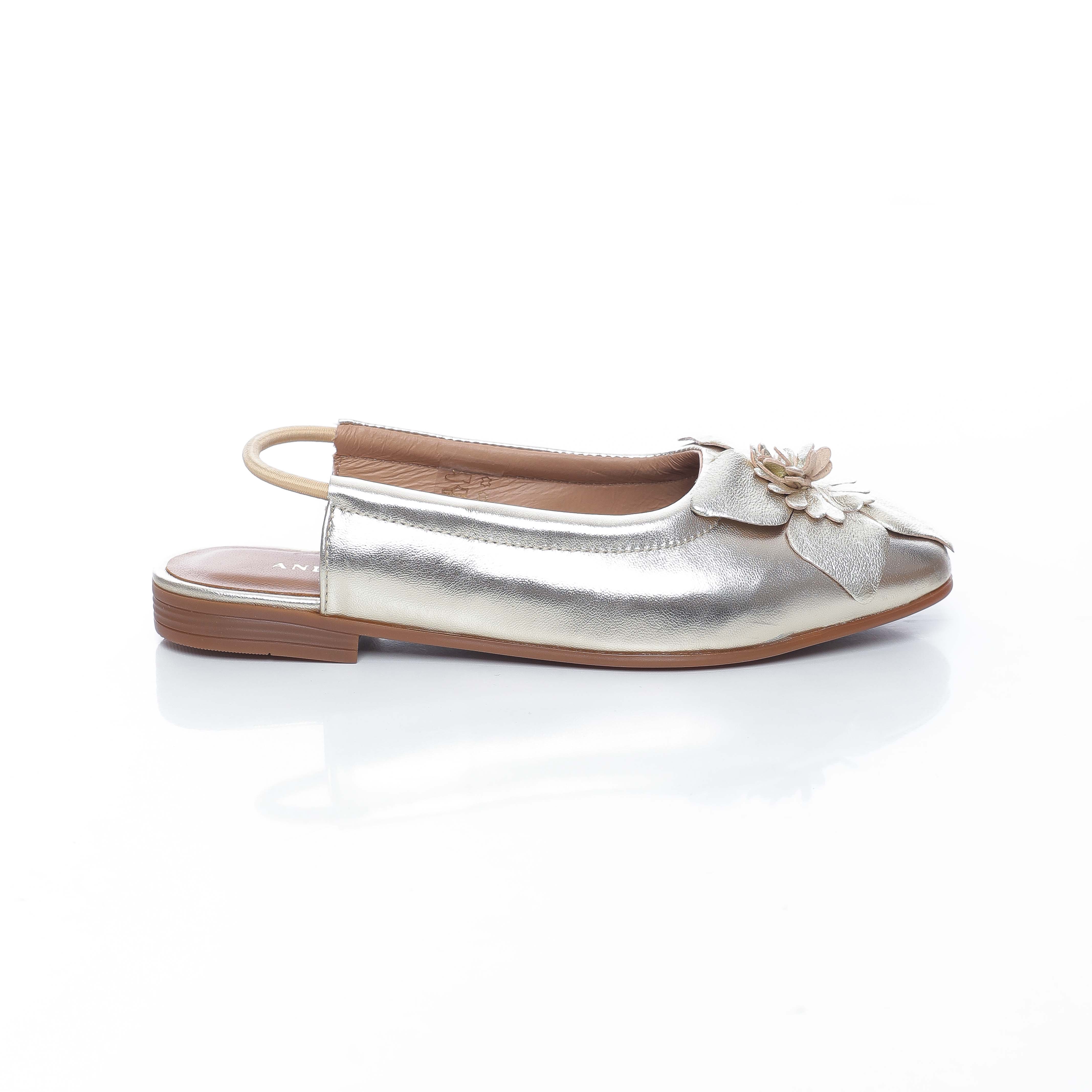 ballerines en cuir souple avec détail floral