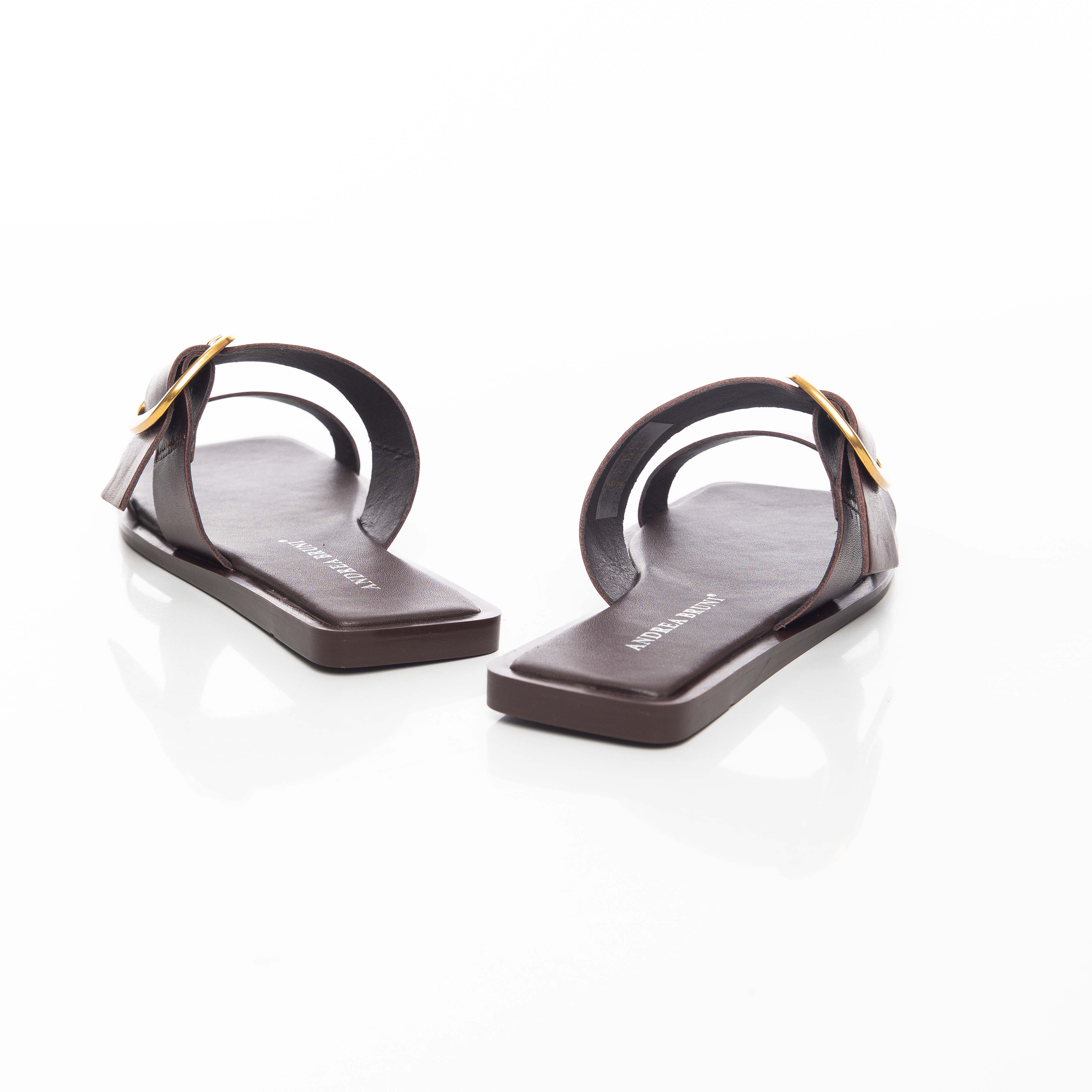 mule plate avec large bride en cuir