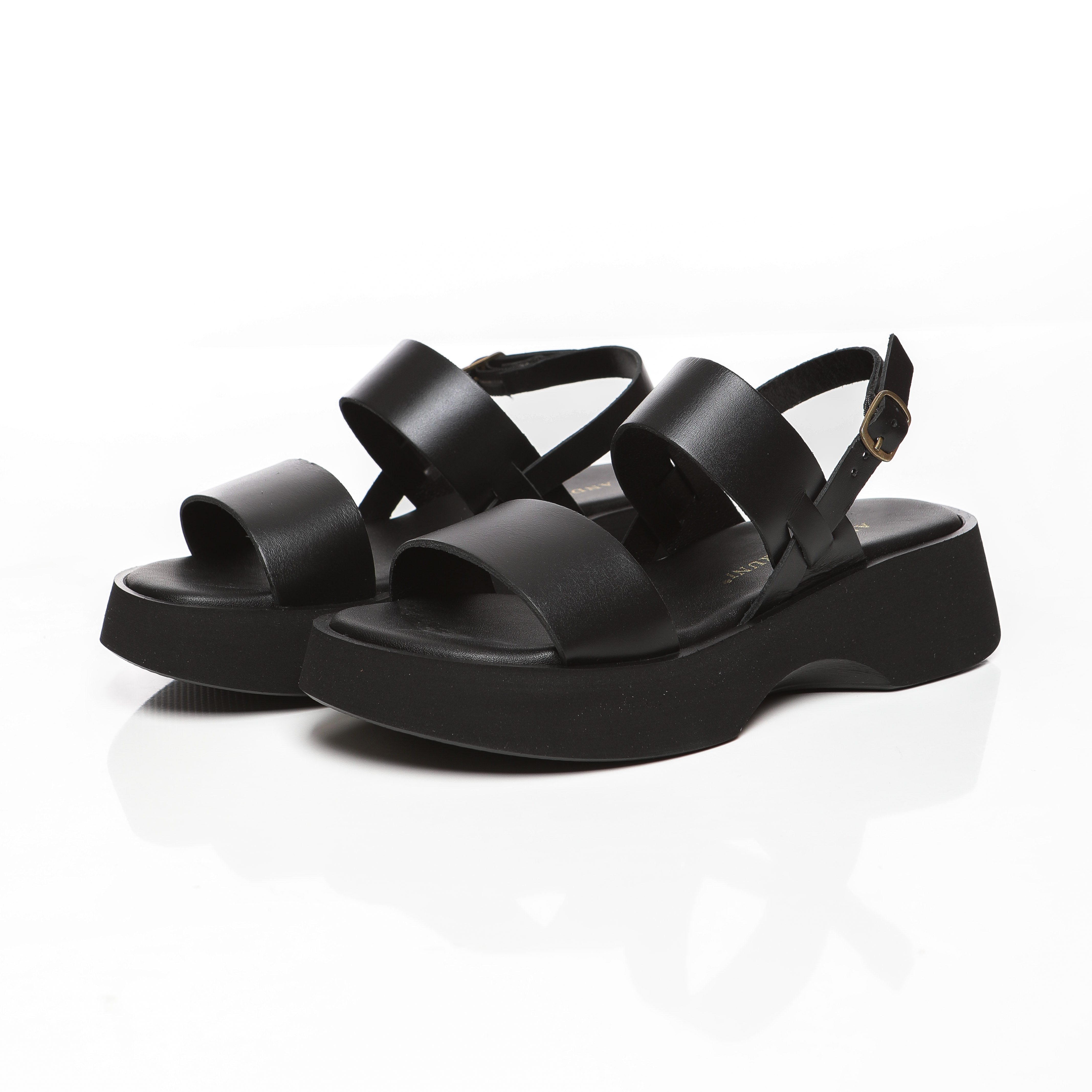 Sandales plates en cuir à semelle confortable