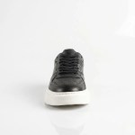 baskets noires profil look simple et élégant
